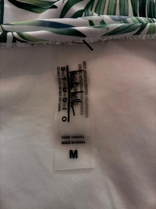 $98 NWT Nicole miller Tropical Pink Hibiscus Two-Piece Tankini Set, medium - Picture 5 of 8